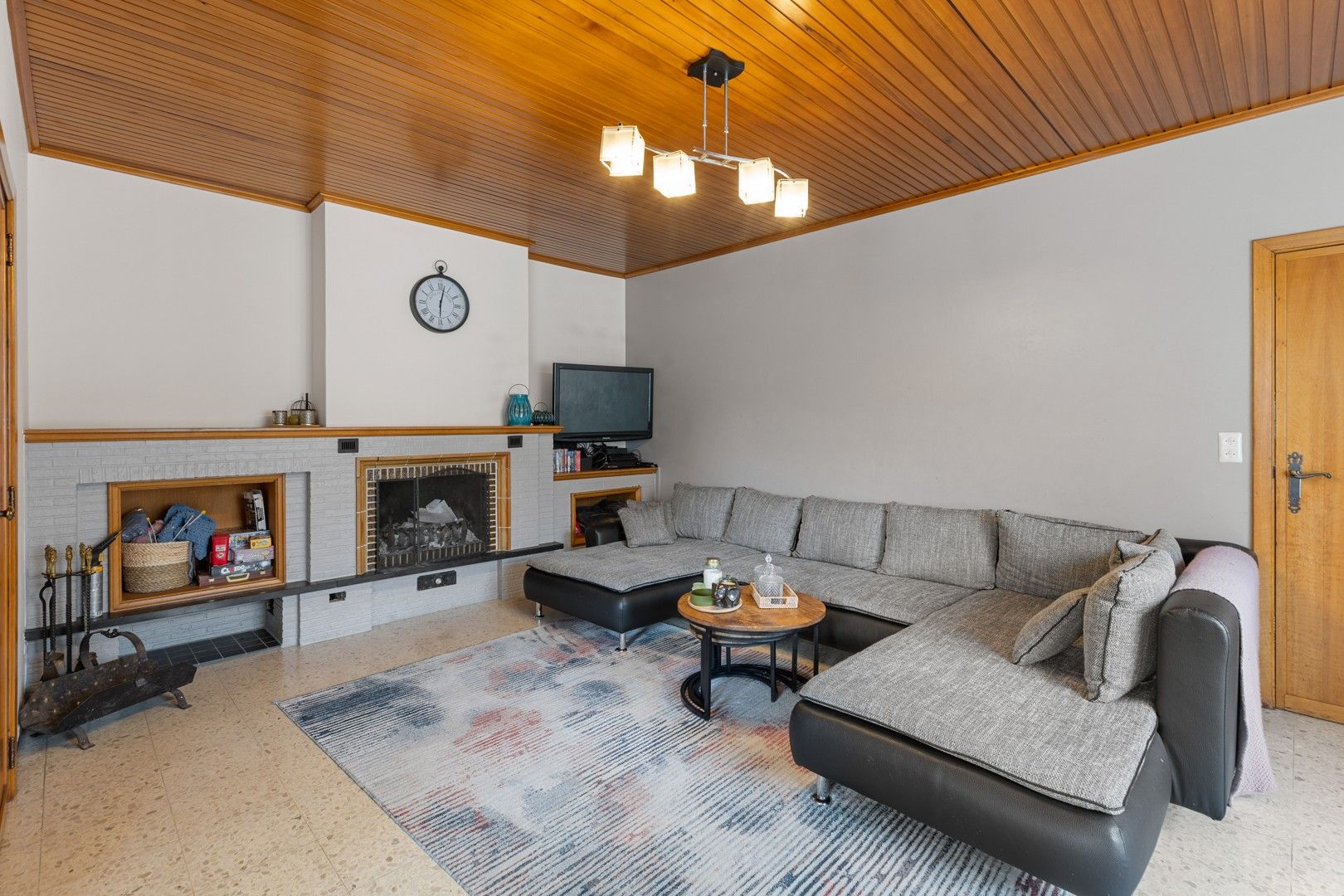 Halfopen gezinswoning in het hart van het landelijke Gontrode, met zicht op agrarisch gebied foto 7