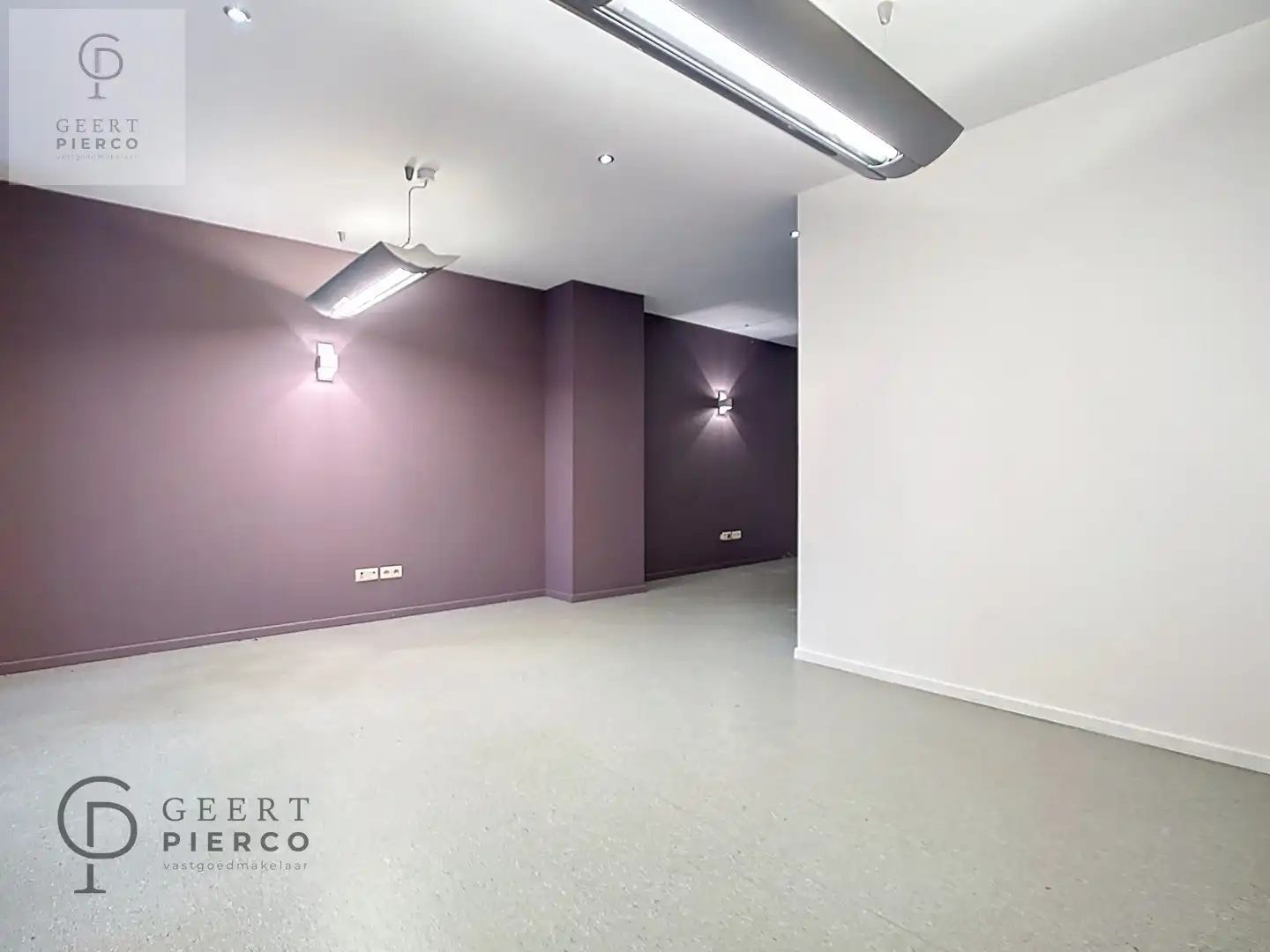 Handelruimte te midden van het commerciële stadscentrum. foto 6