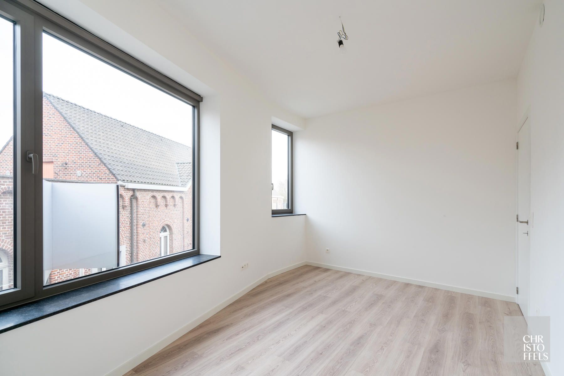 TE HUUR ONDER BTW - Modern lichtrijk appartement met 2 slaapkamers in hartje Lanaken!  foto 12