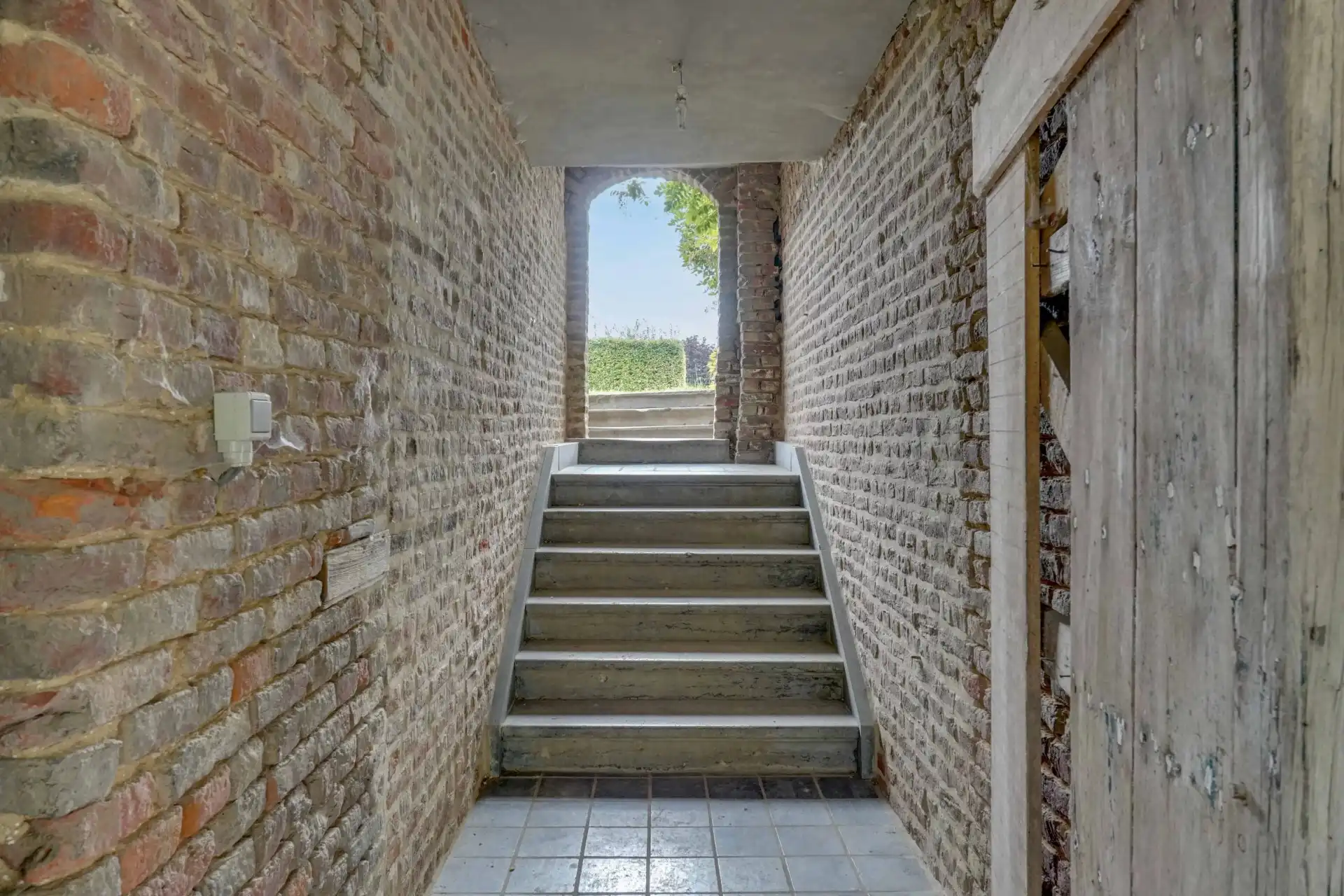 Karaktervolle vierkantshoeve met ruime binnenkoer foto 11