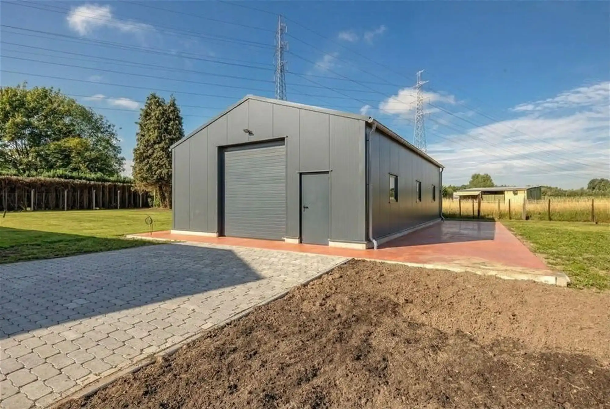 Bungalow op perceel van ca 1824m² in het groen foto 3