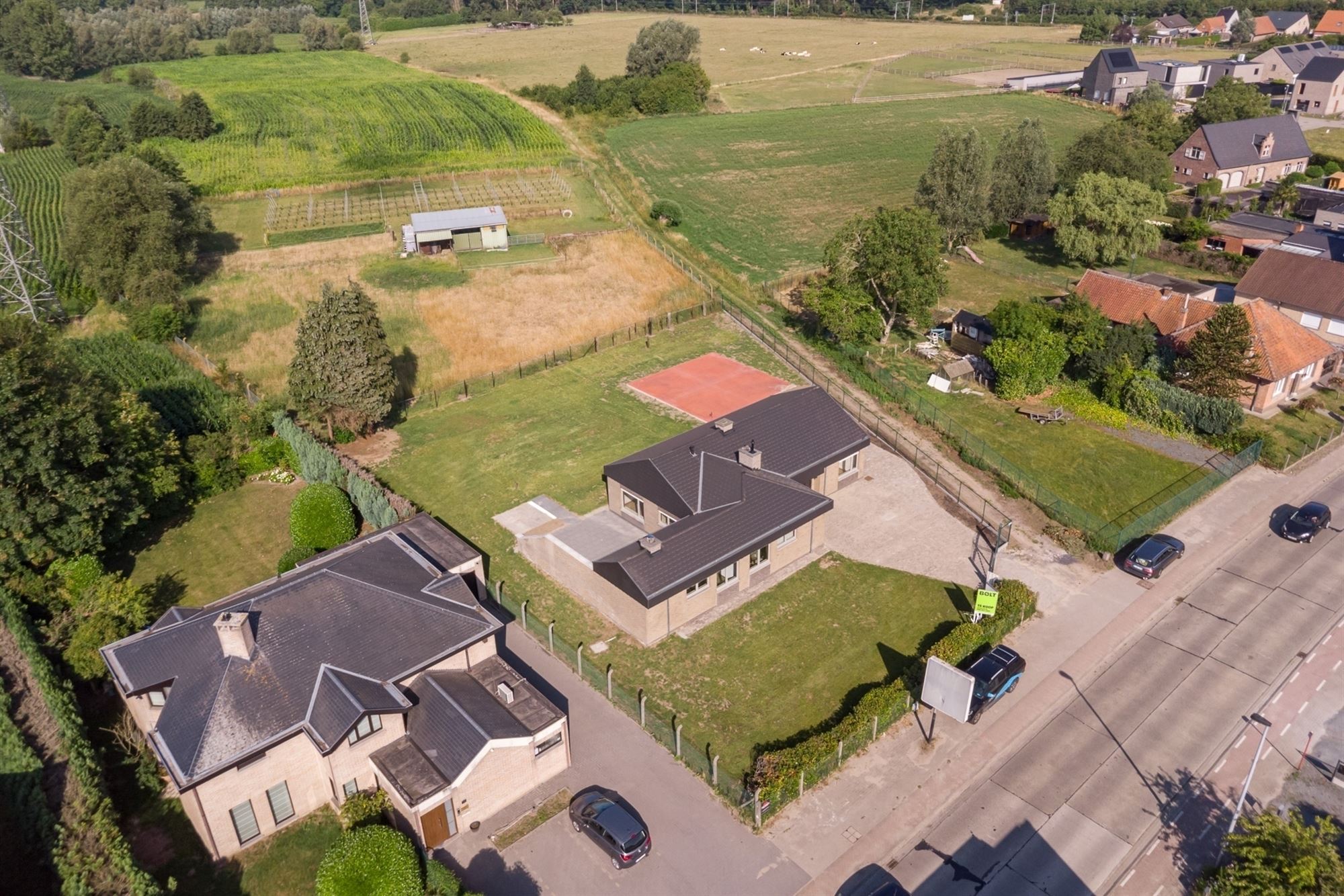 Bungalow op perceel van ca 1824m² in het groen foto 3