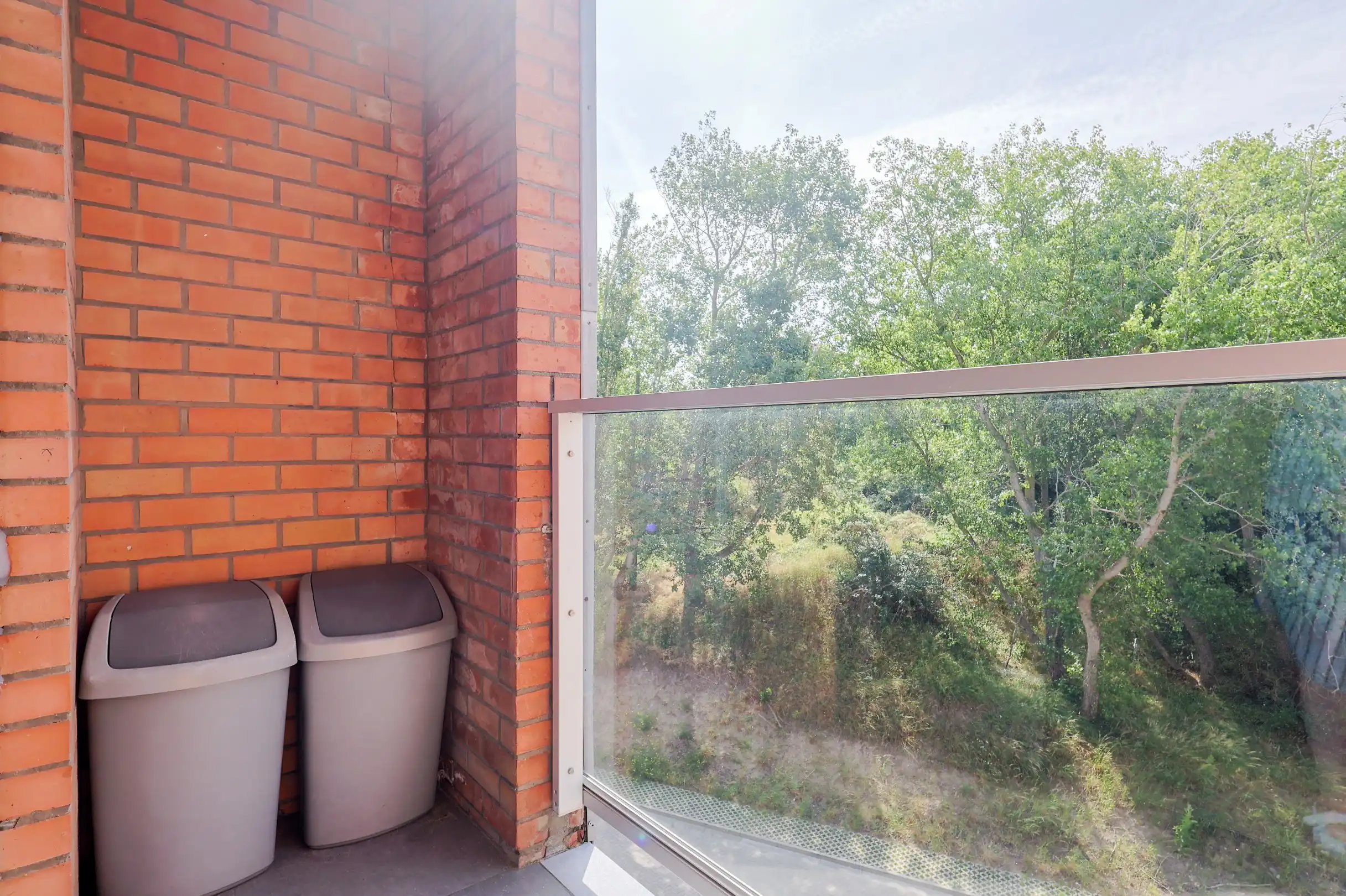 Instapklaar appartement met terras op toplocatie! foto 15