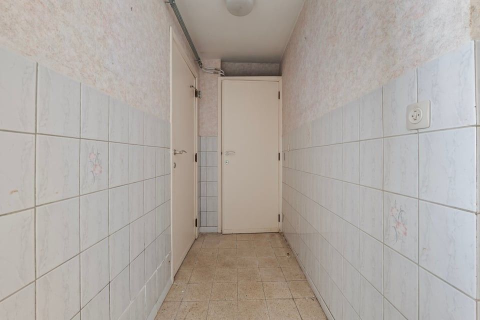 TE RENOVEREN APPARTEMENT MET 2 SLKS IN HET CENTRUM VAN SINT-TRUIDEN foto 16