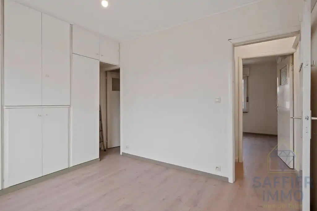 Gerenoveerde woning met zonnepanelen in Harelbeke foto 14