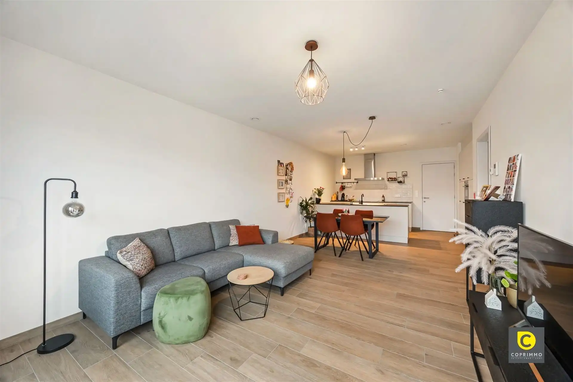 Modern Appartement in hartje Geel foto {{pictureIndex}}