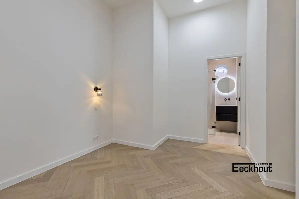 Luxe-appartement op het gelijkvloers met 2 slaapkamers en terras! foto 3