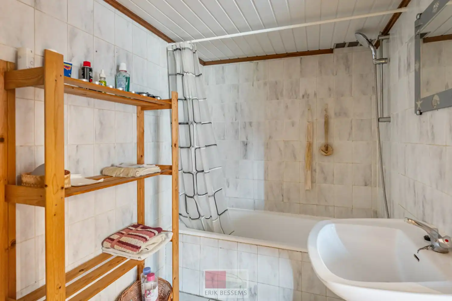 Unieke te renoveren investeringsopportuniteit met 7 mogelijke wooneenheden (huidige toestand niet vergund!), grenzend aan zowel de Millerdries als de Van Den Boschstraat in Riemst. foto 26