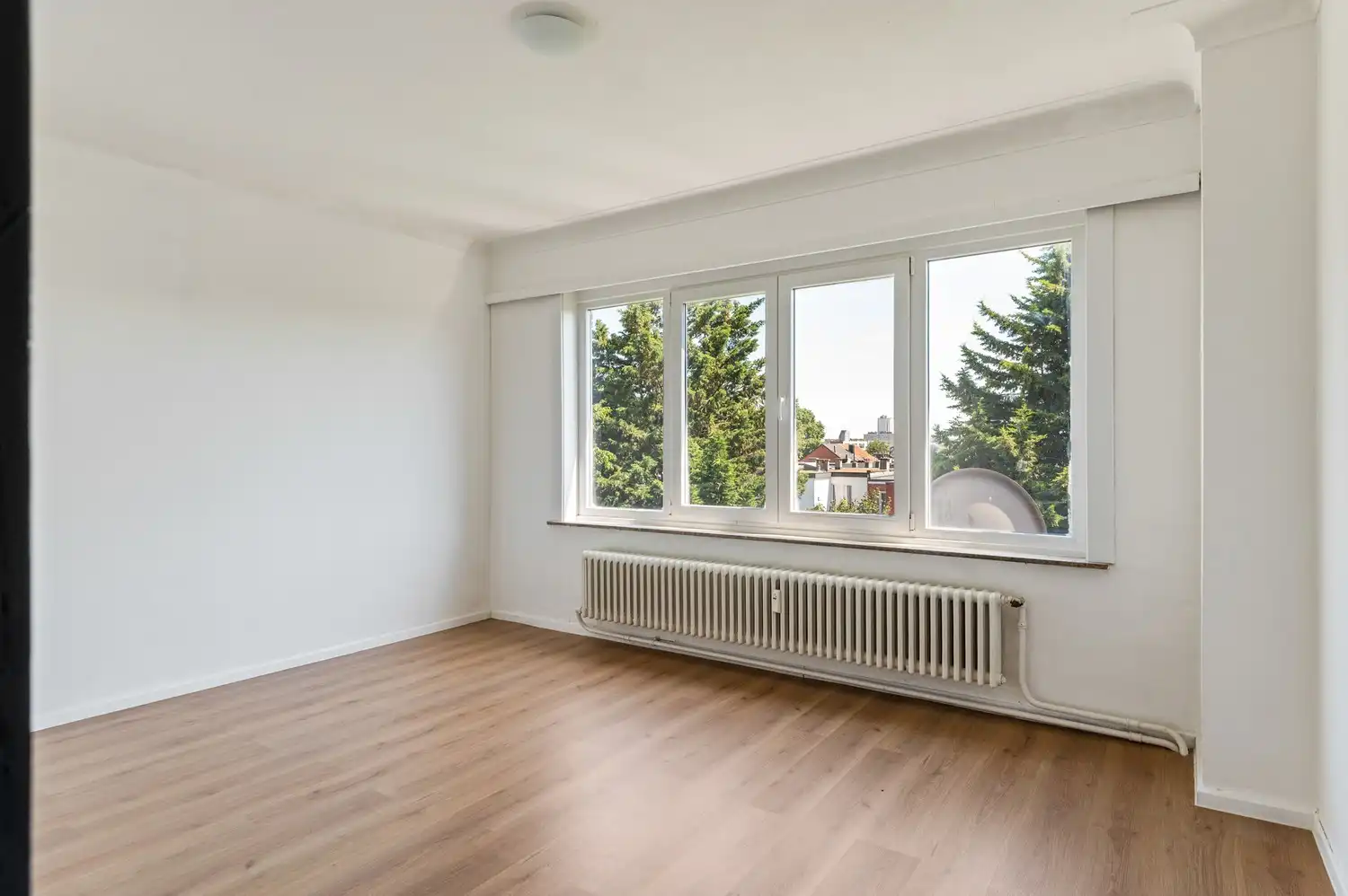 Licht op te frissen appartement met ruime living van 40 m² en nieuwe keuken foto 9