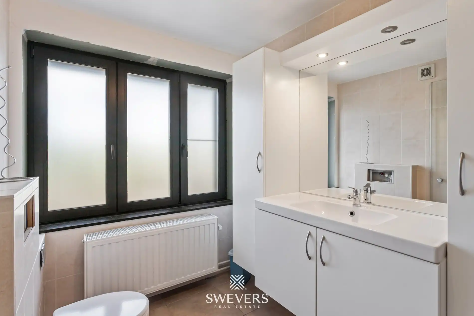 Ideale gezinswoning, instapklaar met ruime tuin en bouwgrond foto 13