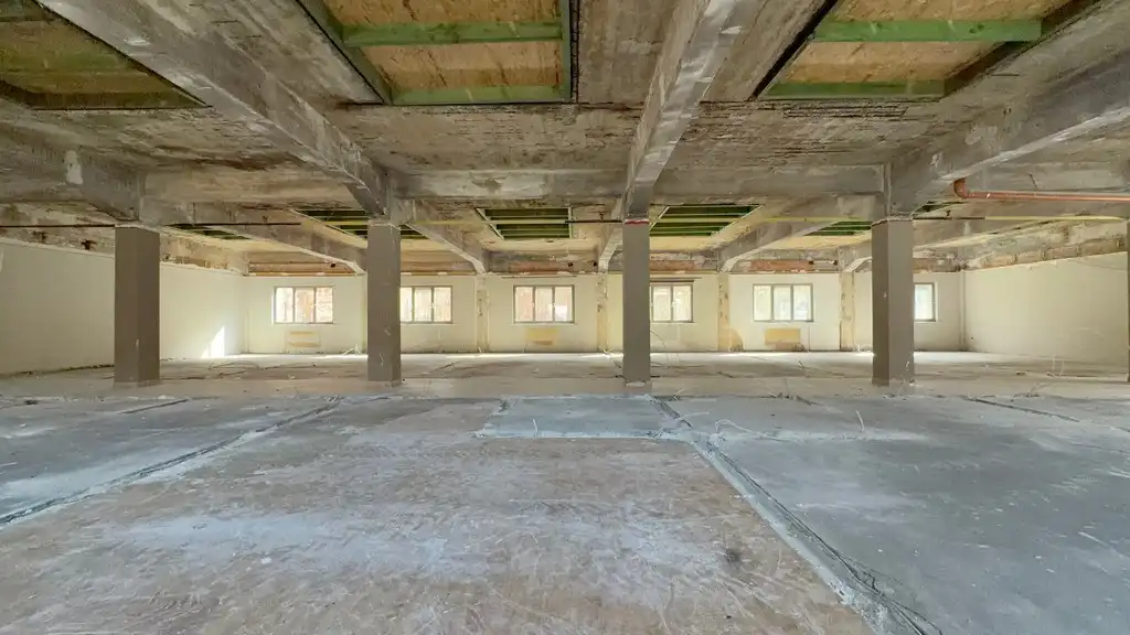 Kantoorrenovatieproject te koop vlakbij klaverblad in Gent foto 3