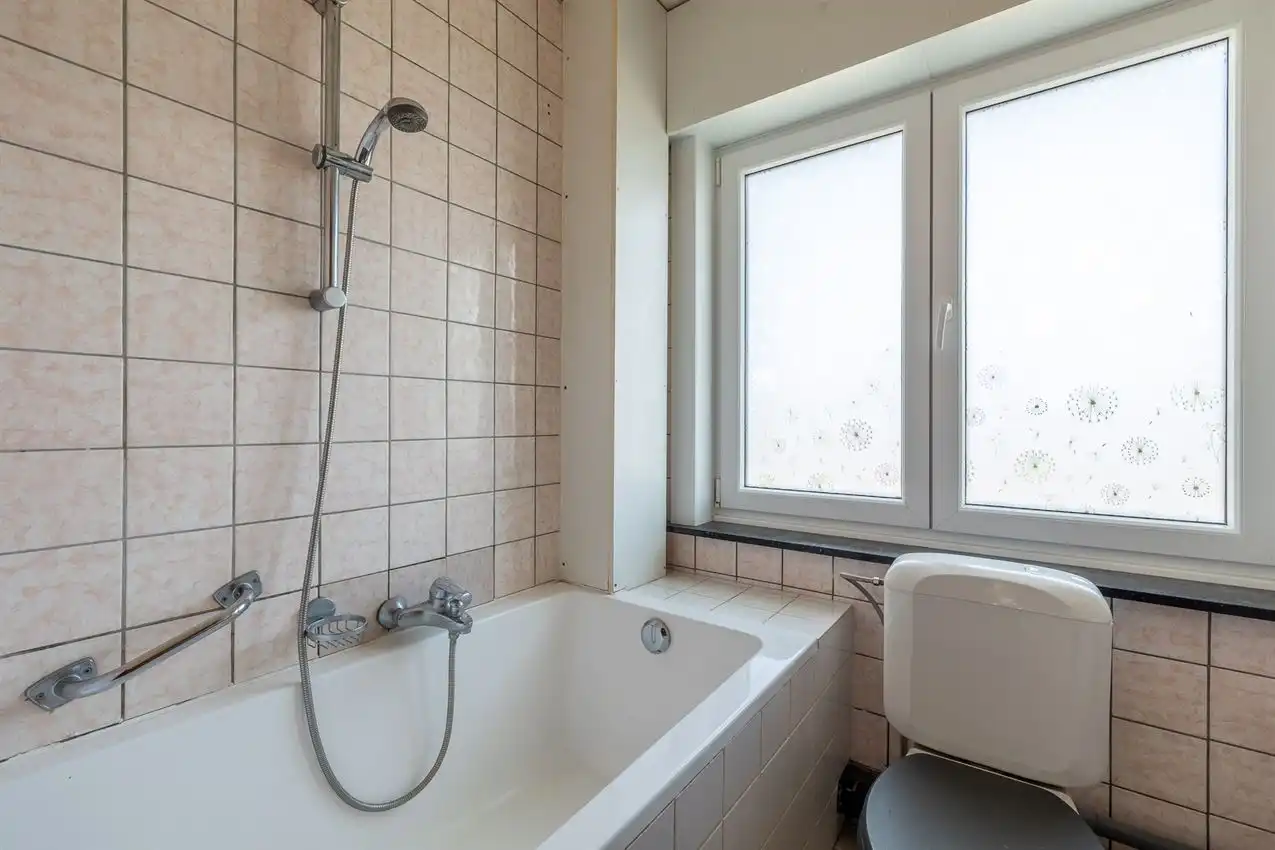 Karaktervolle woning met grote tuin, bijgebouwen en uitbreidbaar zoldervolume op een verrassend diep perceel foto 21