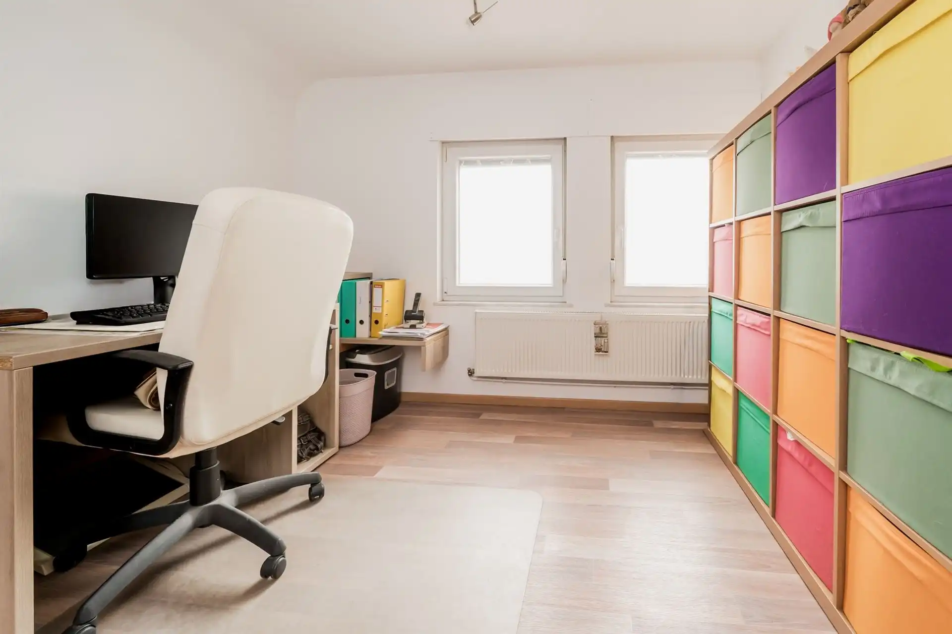 Zeer gezellige en charmante woning met prachtige tuin, oprit en ruime garage foto 12