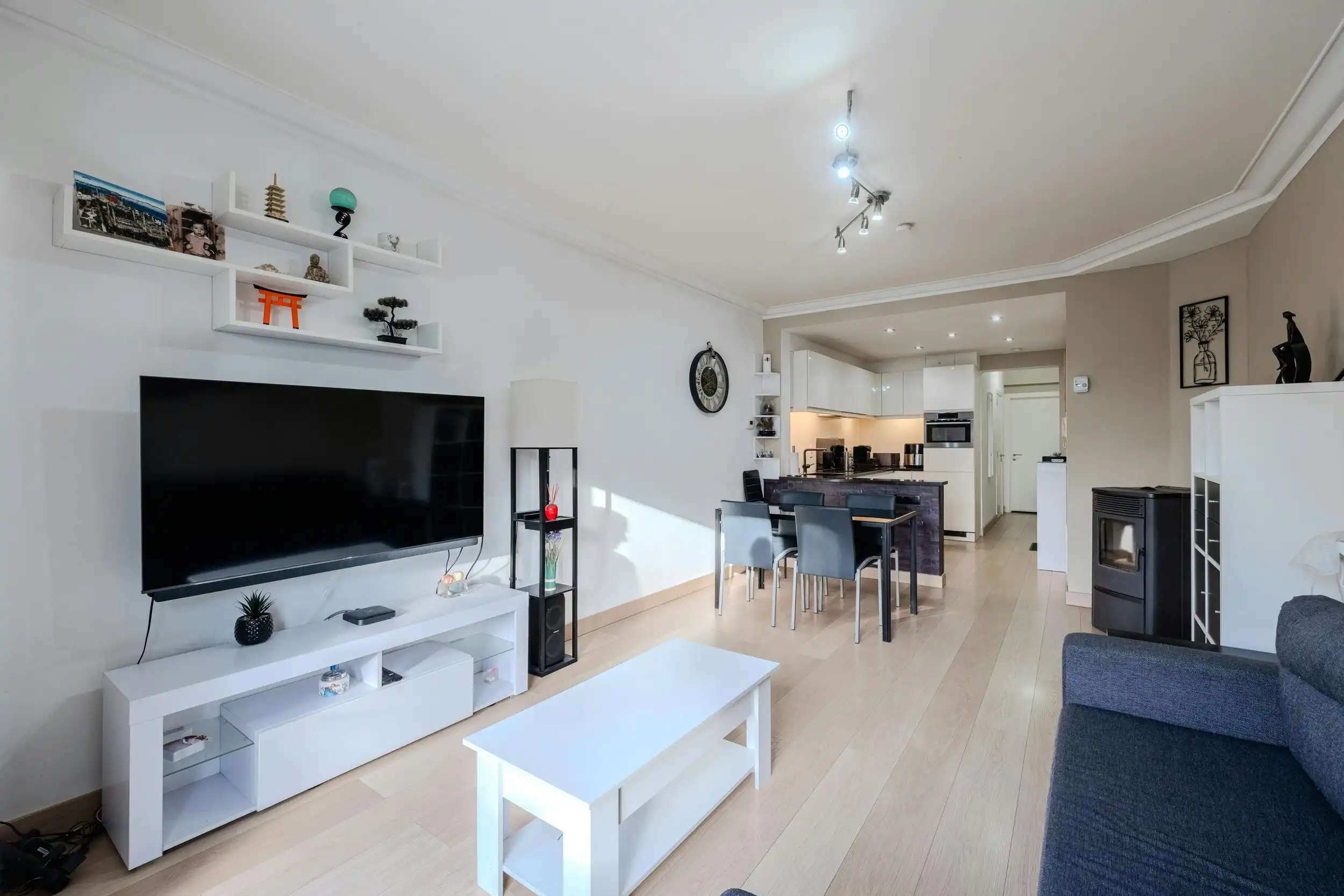 Instapklaar 1-slaapkamer appartement vlakbij zee te Oostende foto 2