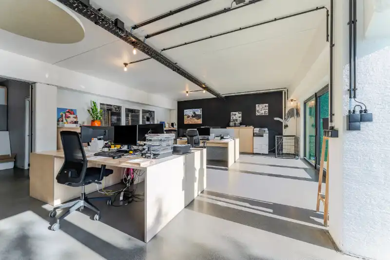 Instapklaar bedrijfsgebouw op strategische ligging te huur in Roeselare foto 5