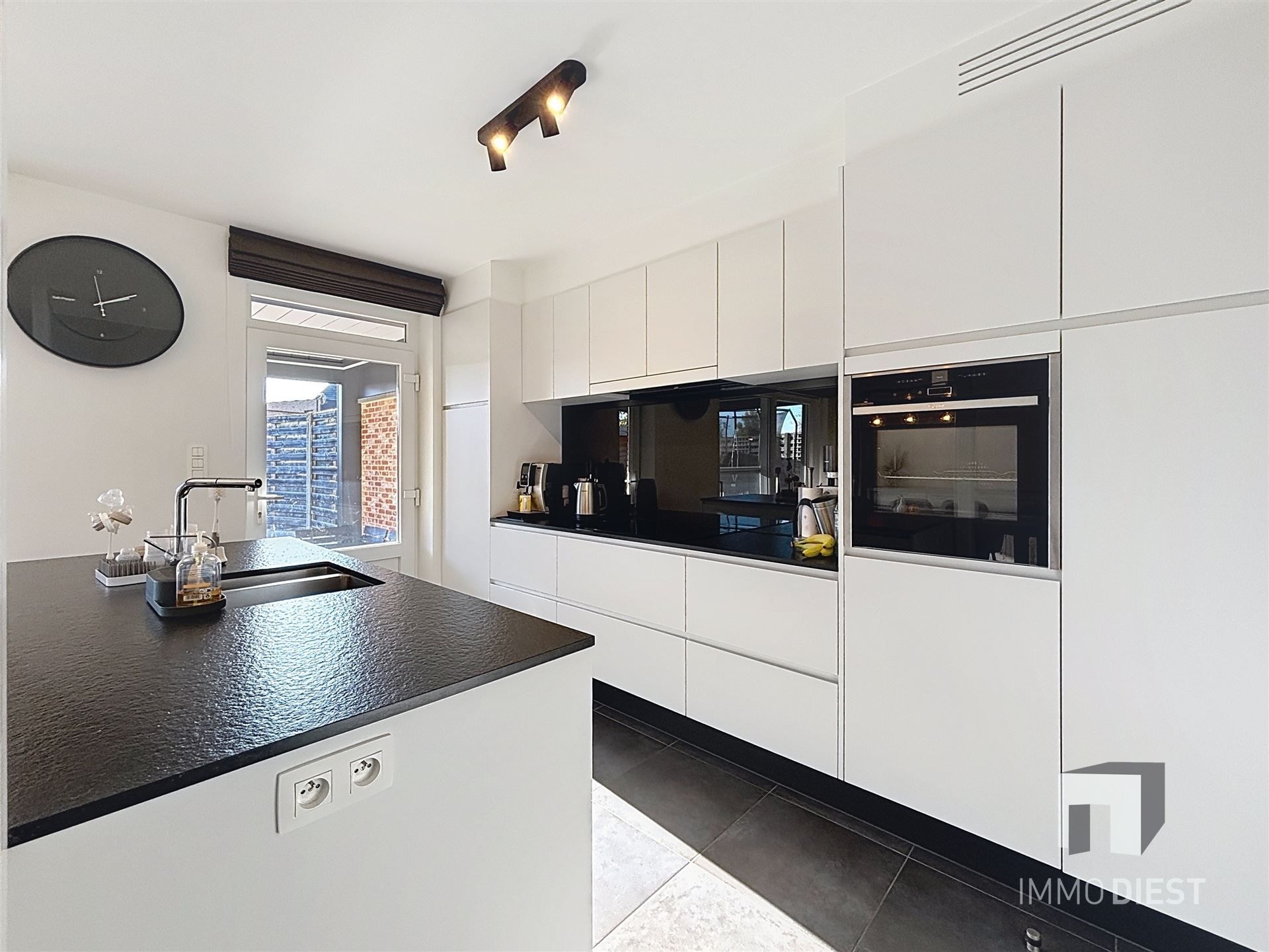 Moderne pastorijwoning op 3a 06ca met gunstige ligging in Veerle. foto 10