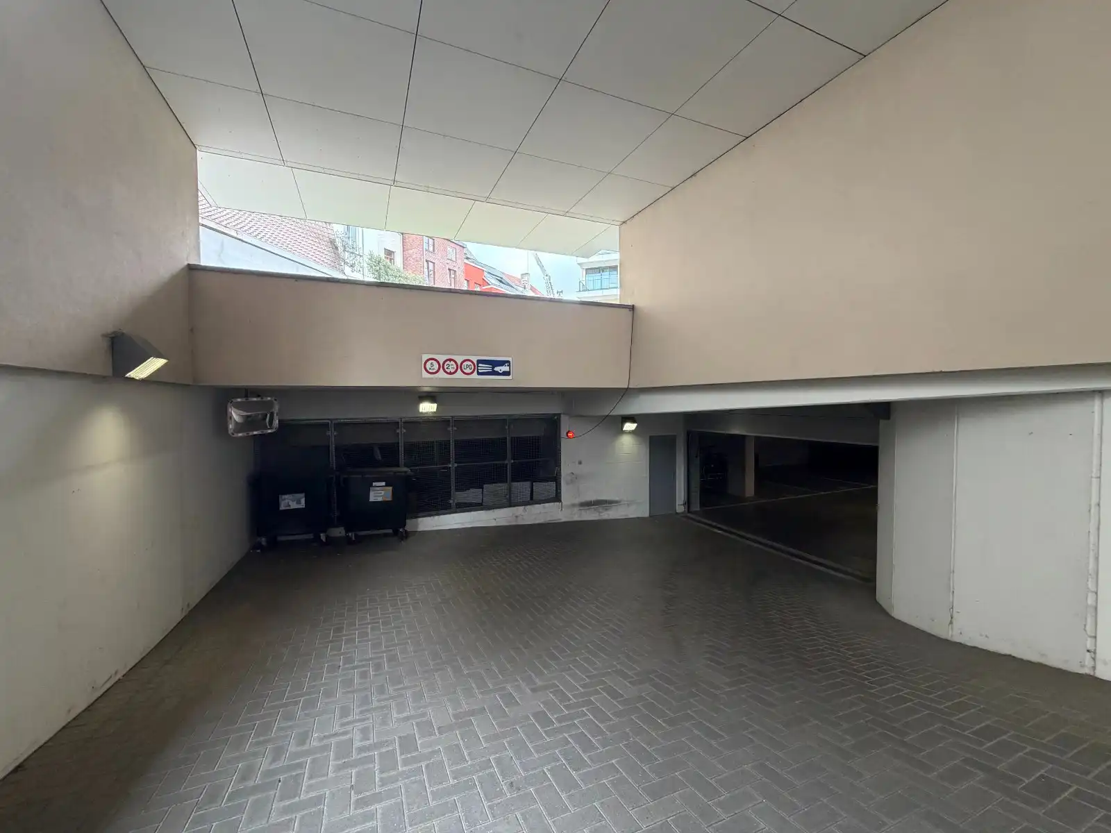 Ondergrondse autostaanplaats te huur in hartje Gent – Apostelhuizen foto 4