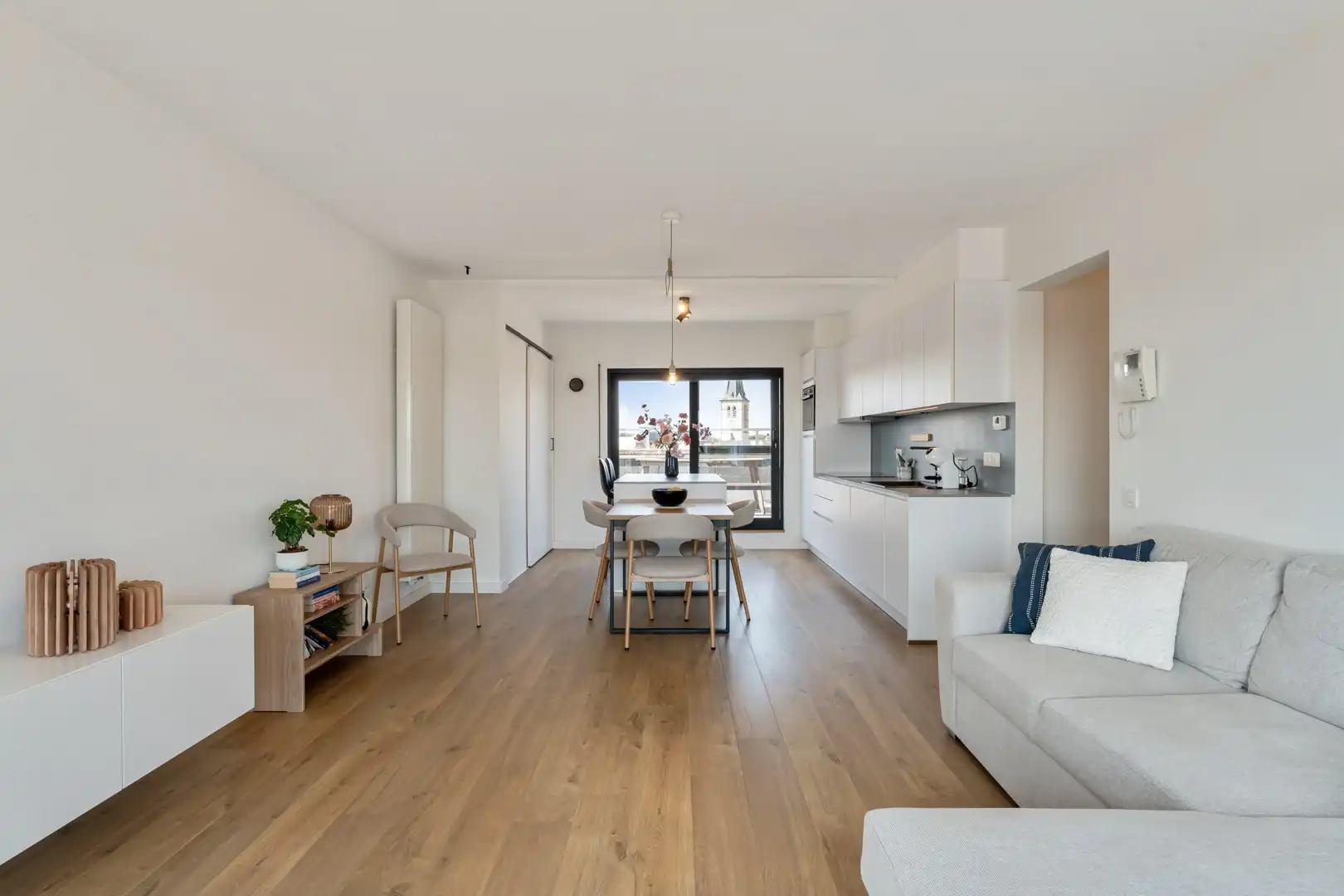 Instapklaar dakappartement met 2 terrassen in centrum Bree foto 8