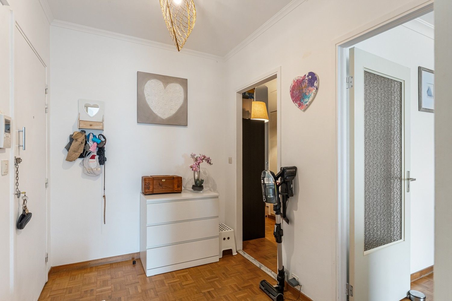 Centraal gelegen appartement met 2 slaapkamers, kelder en een autostaanplaats foto 10
