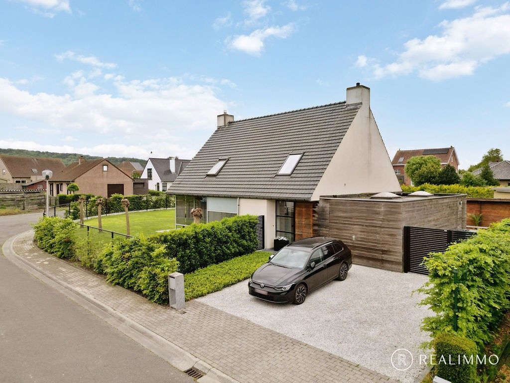 Stijlvolle ruime alleenstaande villa! foto {{pictureIndex}}