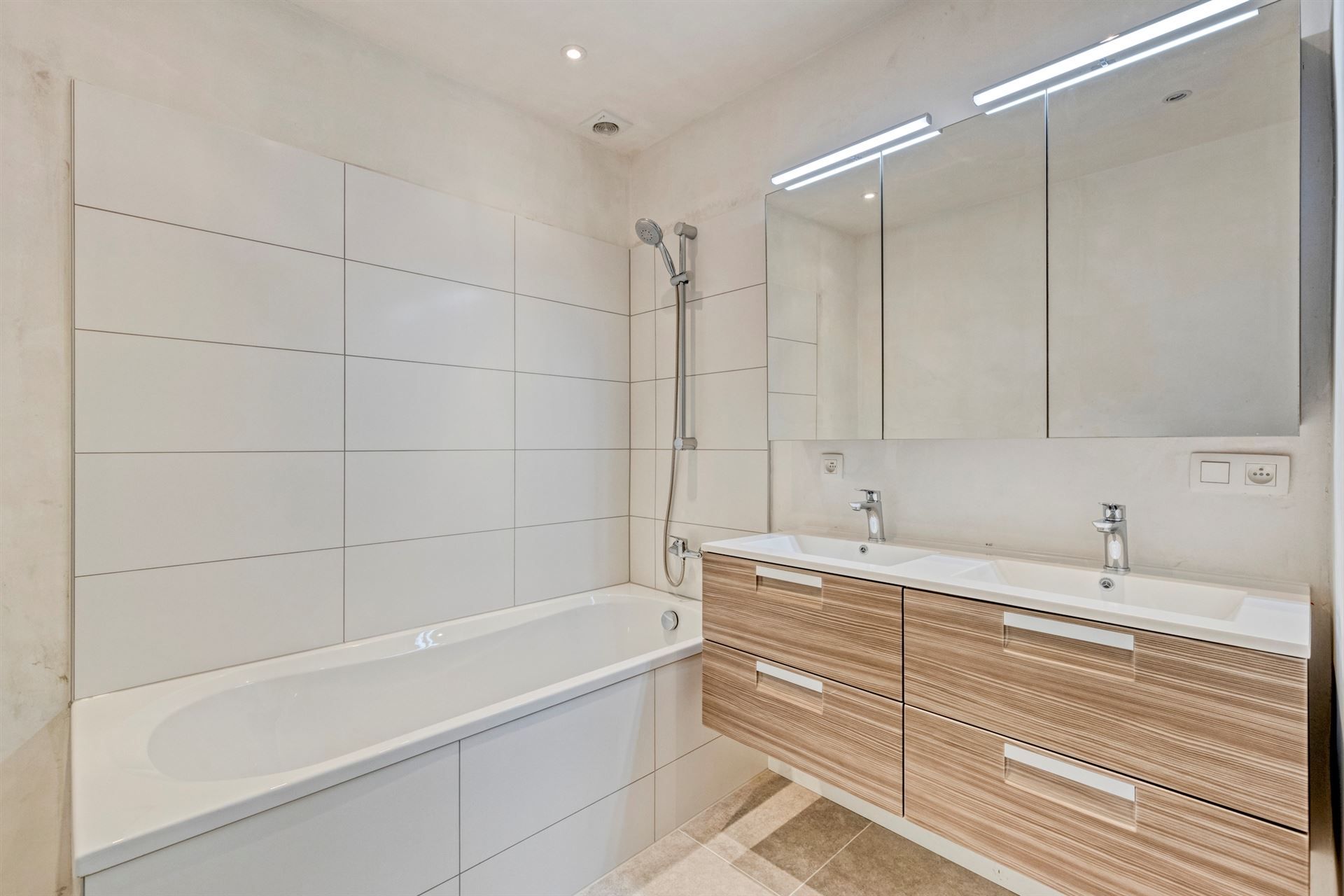 Vernieuwbouw appartement 2025 met aparte privatieve toegang foto 5