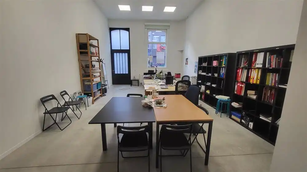 Top gelegen en ingerichte kantoor foto {{pictureIndex}}