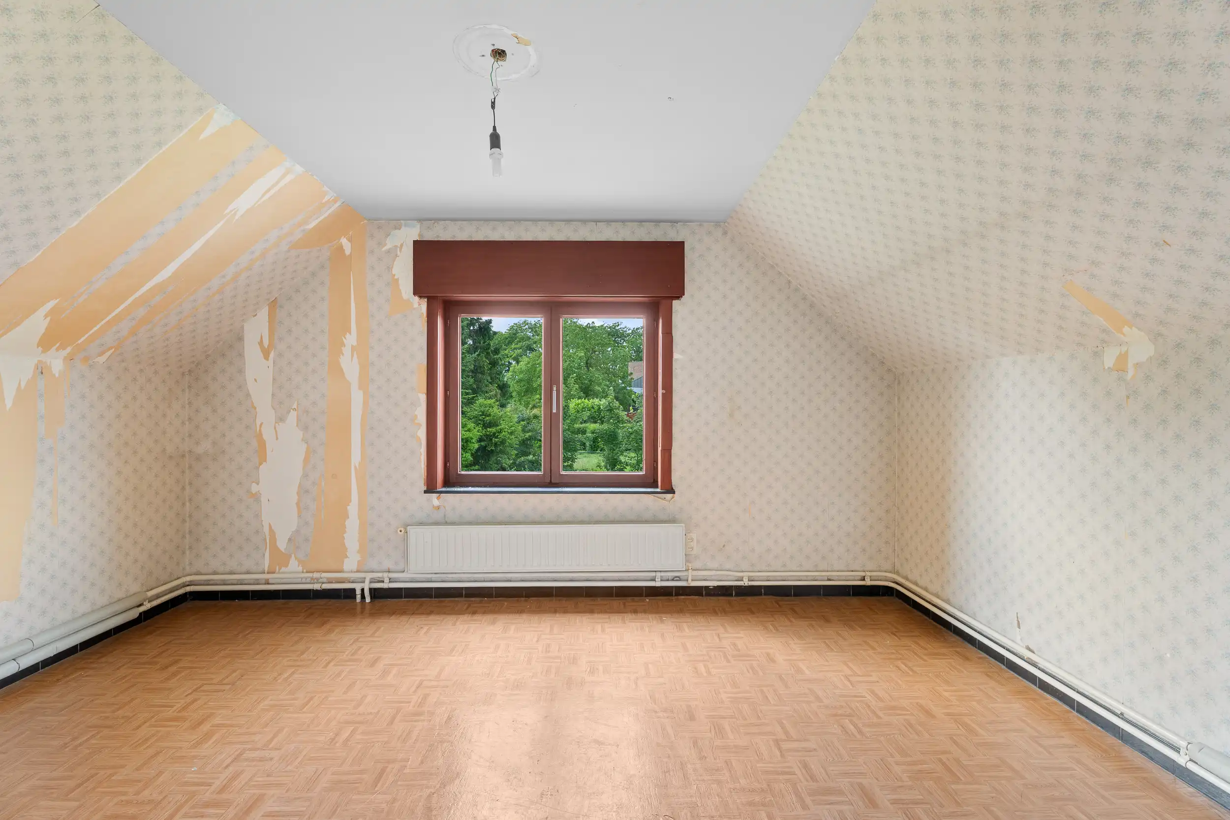Alleenstaande bungalow met 4 kamers op toplocatie. foto 11