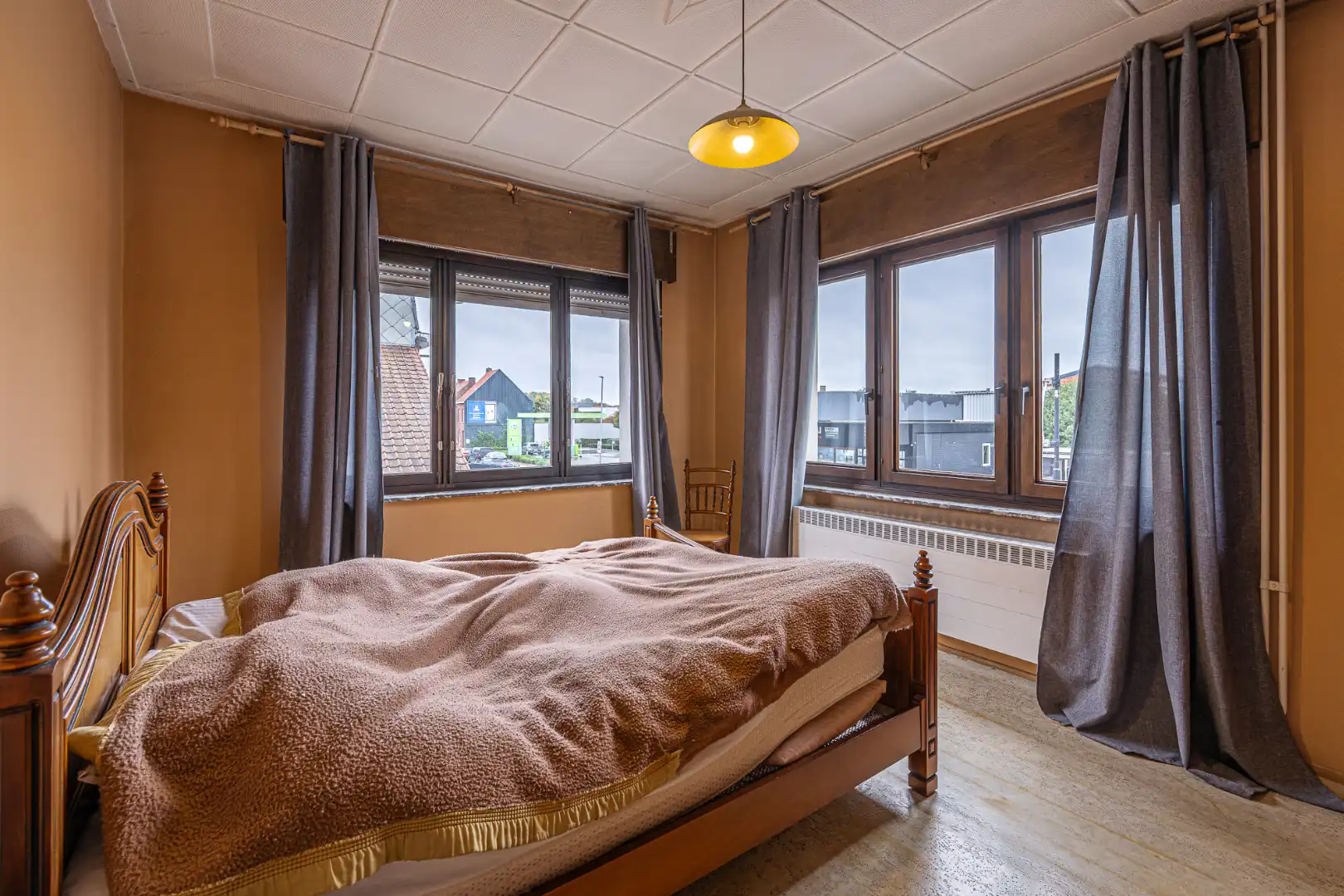 Hoekwoning met handelsruimte/etalage en achterliggende garages in Wevelgem foto 8