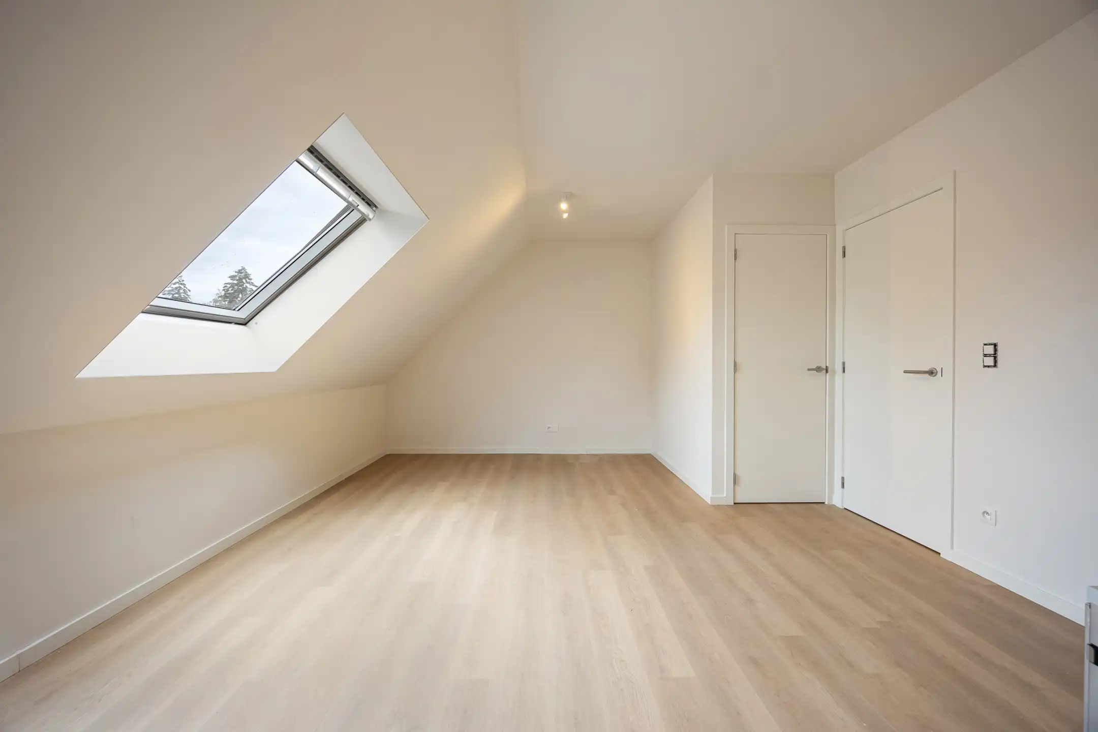 Nieuwbouwwoning met 4 slpks en tuin nabij Nieuwe Kaai. foto 15