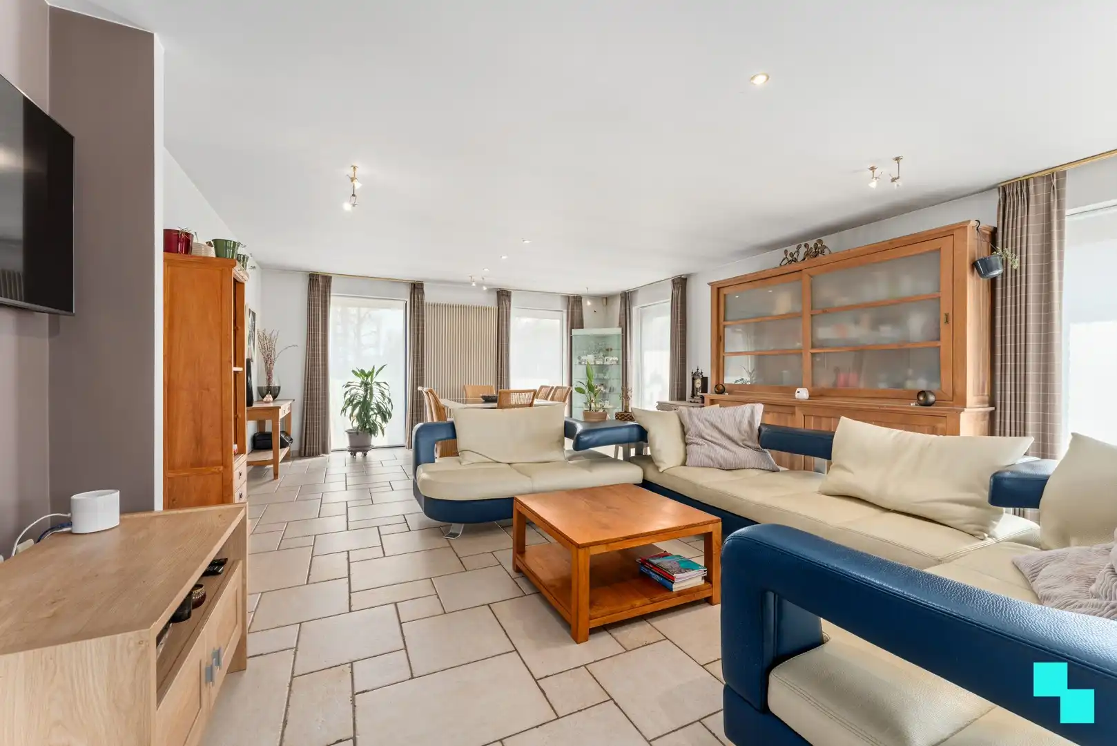 Ruime woning met loods in groene omgeving - Oekene foto 5