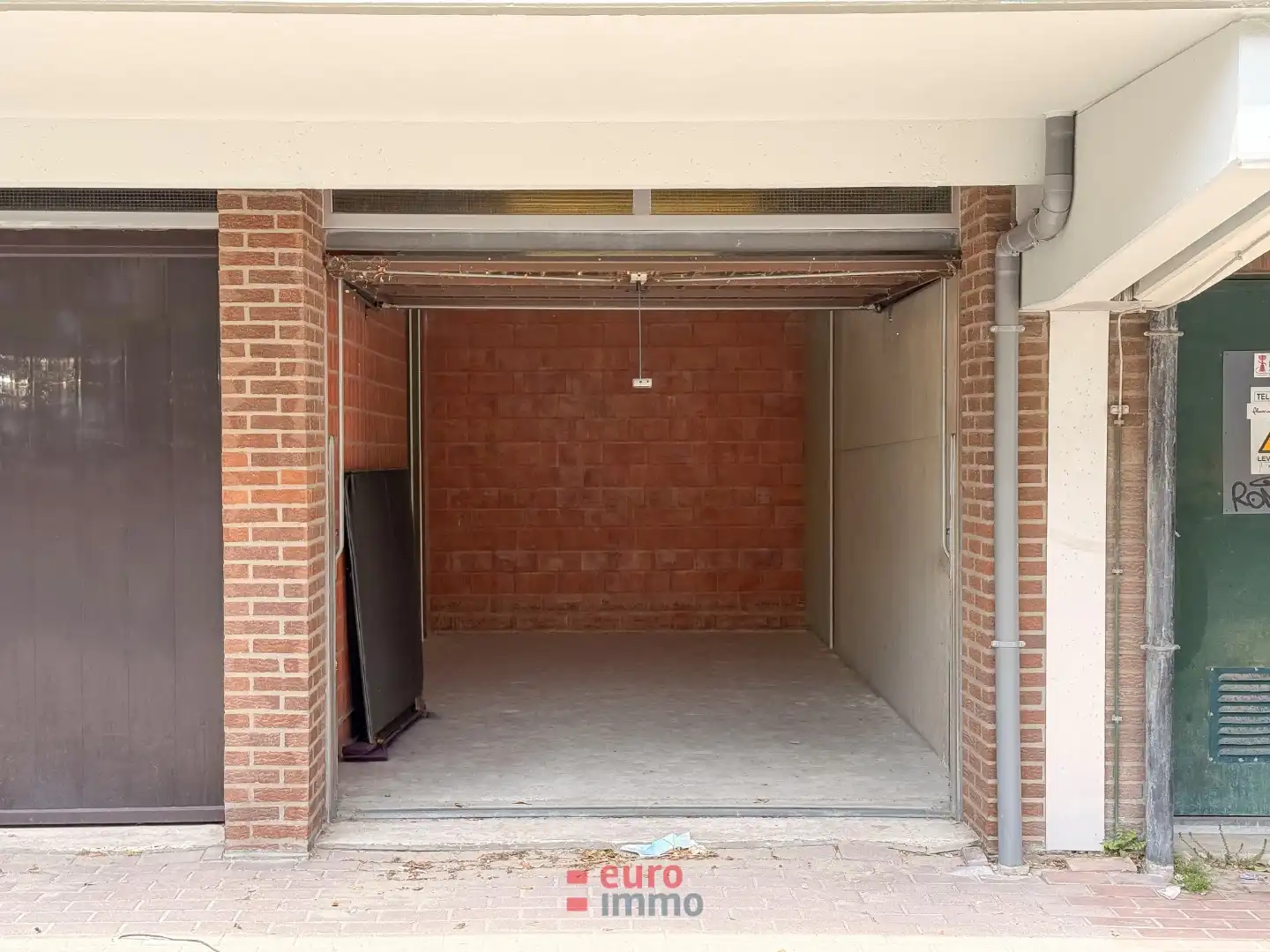 Goed gelegen garagebox te koop in Nieuwpoort! foto 2