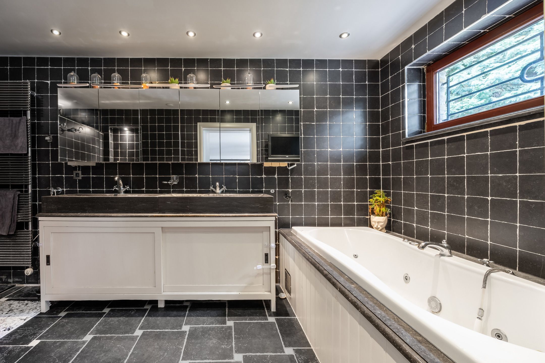 Woning met bijgebouw op groen domein van 3.905 m2 foto 23