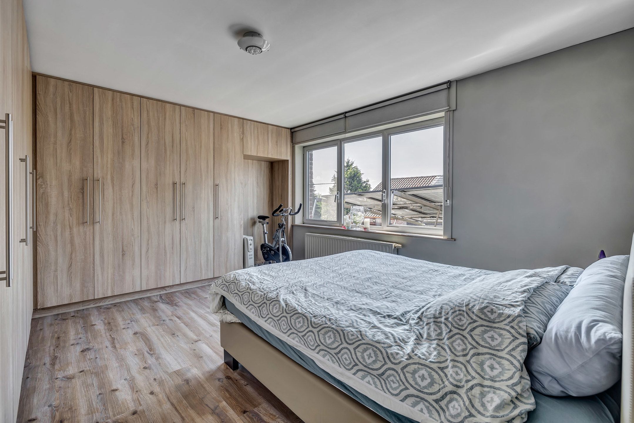 Instapklare woning met ruime garage en tuin foto 13