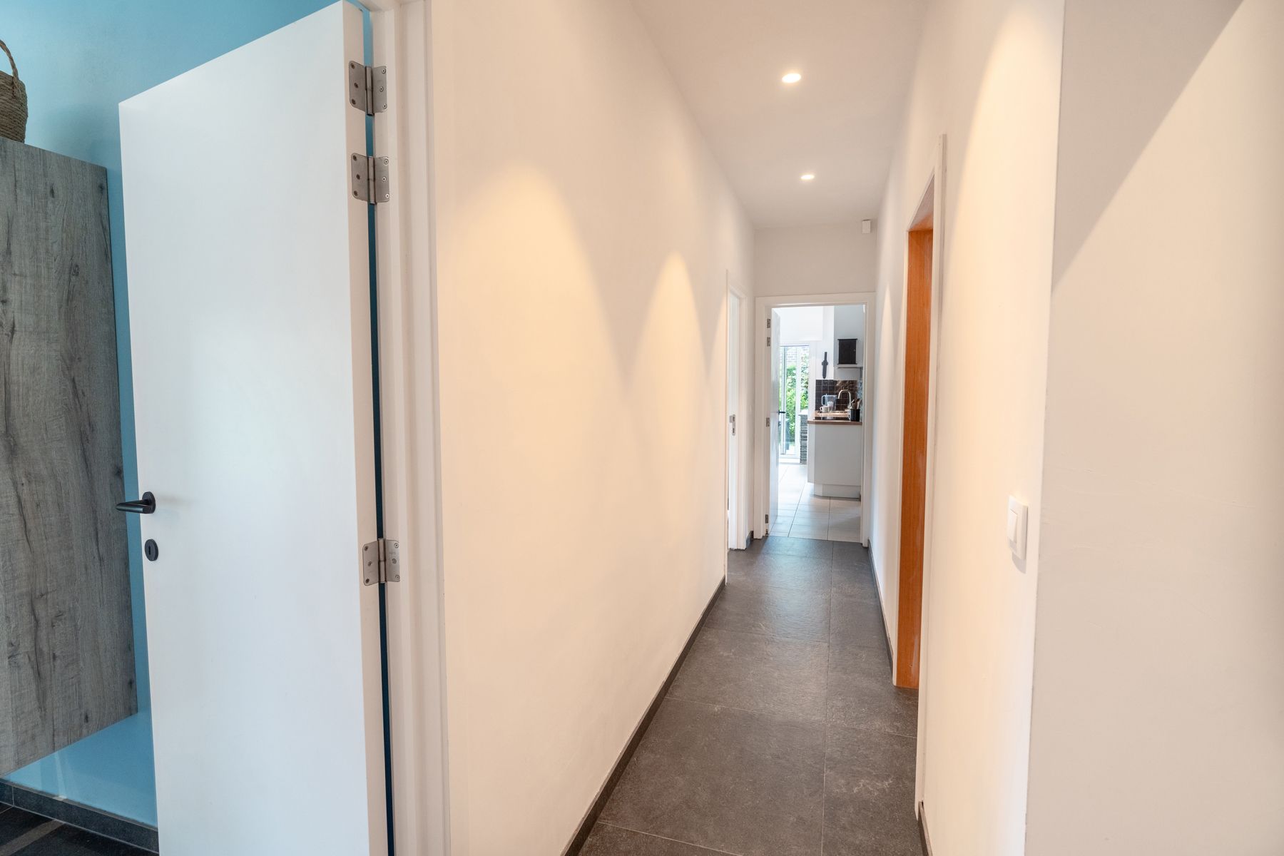 Instapklare en gerenoveerde villa met 3/4 slps en bureau foto 16