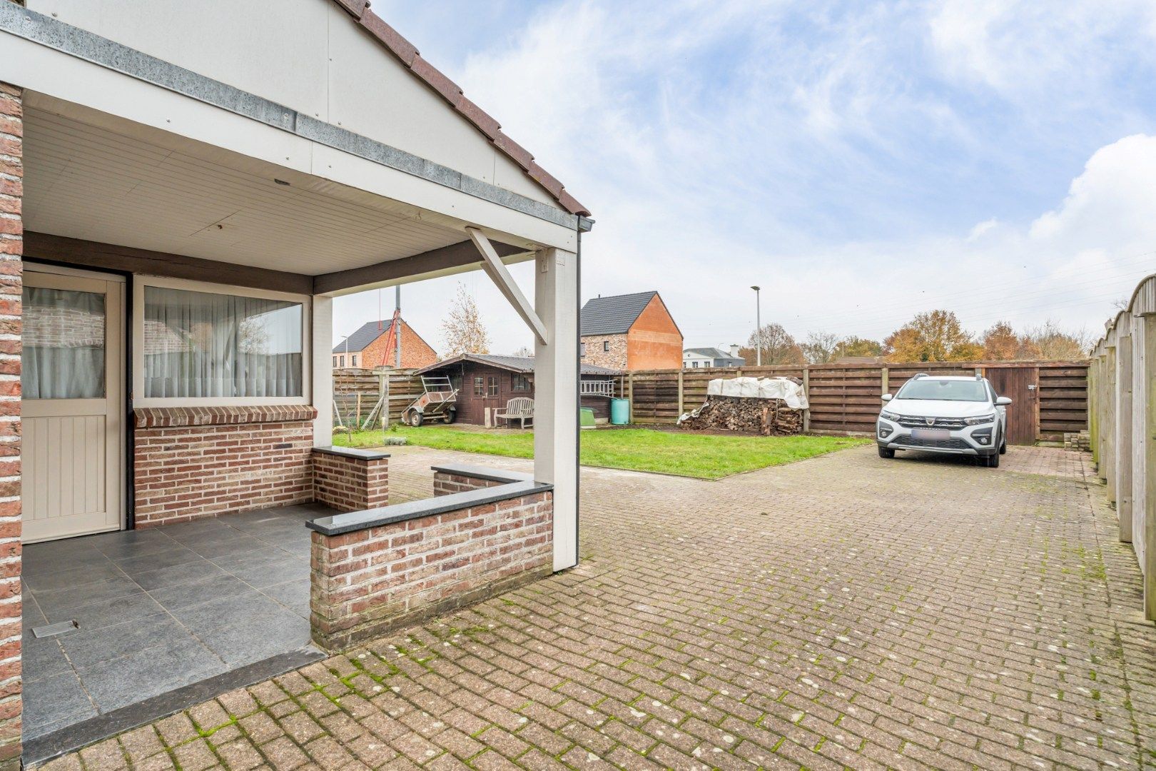 Vrijstaande gezinswoning, gebouwd in 1993 op een perceel van 5a74ca, gunstige ligging vlakbij het centrum. foto 18