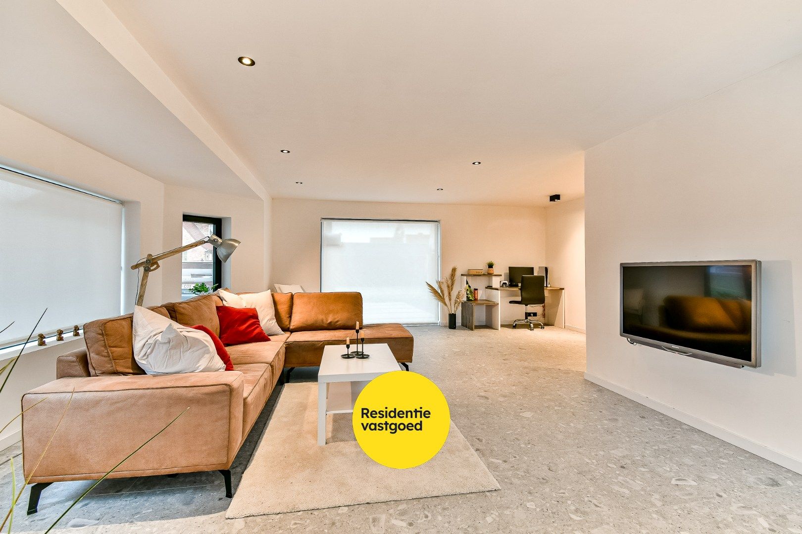 Volledig gerenoveerde halfopen woonst foto 4