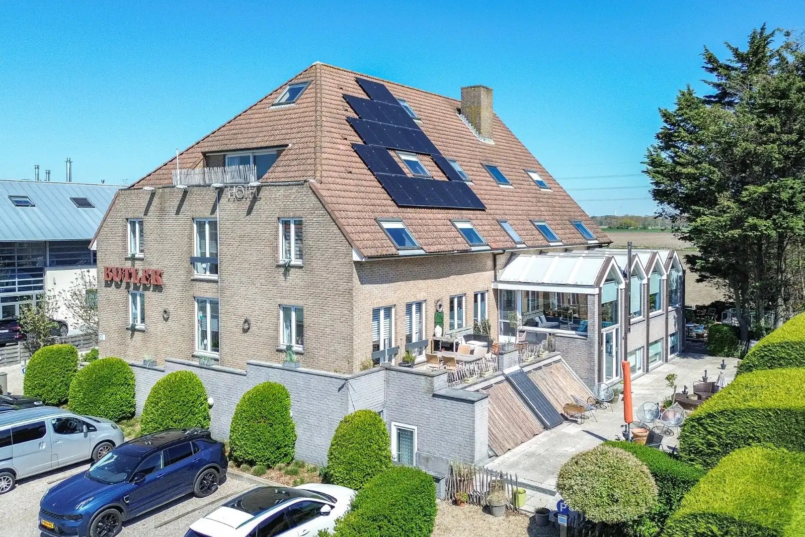 Unieke investeringskans: karaktervol hotel met 18 kamers & woonmogelijkheden te koop!  foto 3