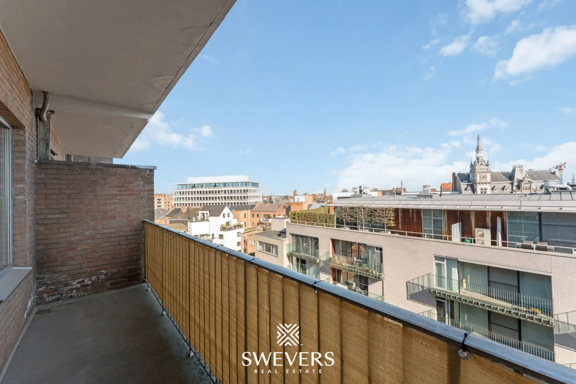 Ruim en lichtrijk appartement met terras in Centrum Hasselt foto 11