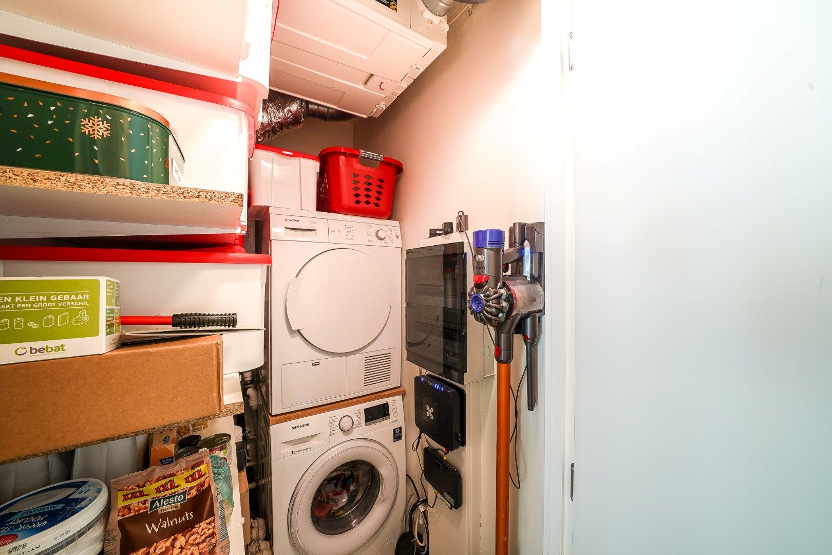 Instapklaar 2-slaapkamer appartement met voortuin en terras foto 15