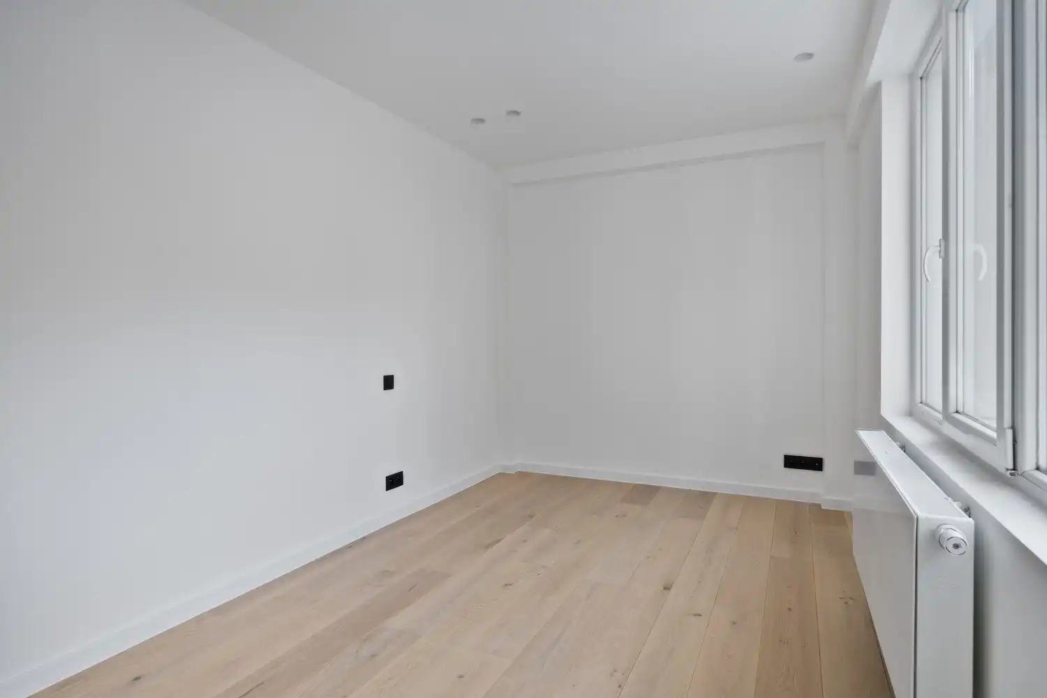 Gerenoveerd appartement met 2 slaapkamers en een terras nabij het Citadelpark en het Sint-Pietersstation. foto 11