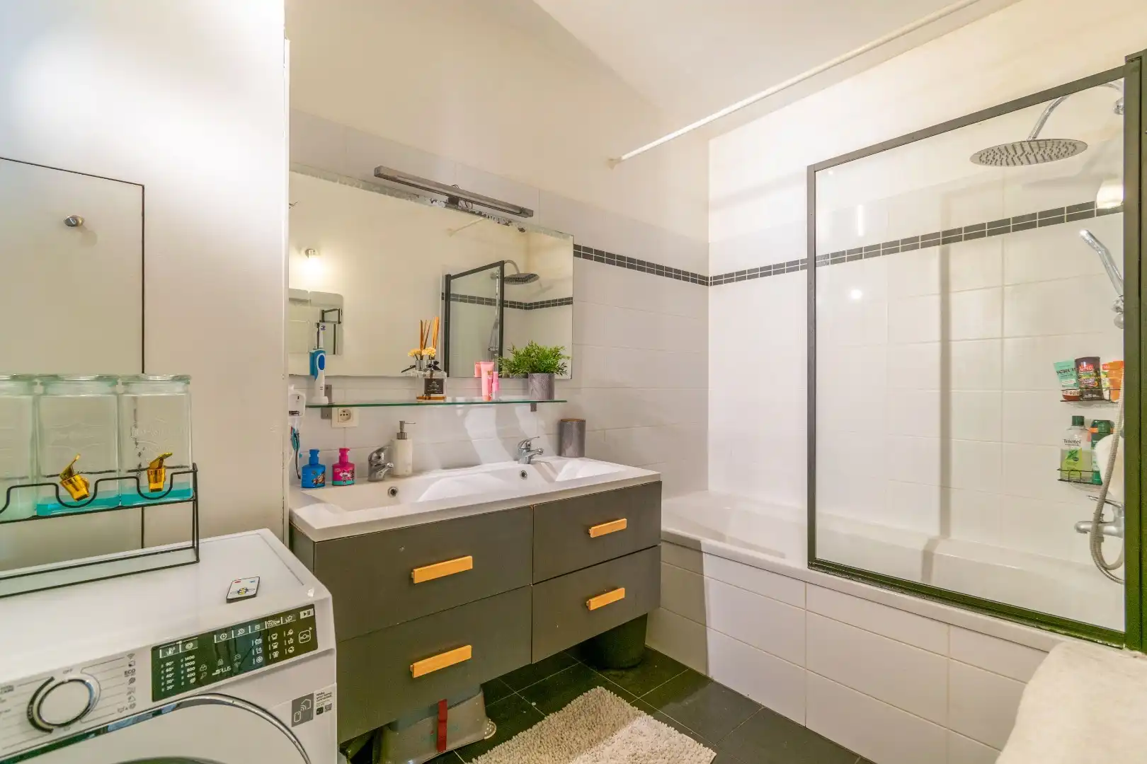 OPBRENGSTGEBOUW MET 4 RUIME APP + HANGAR (350m²)! foto 19