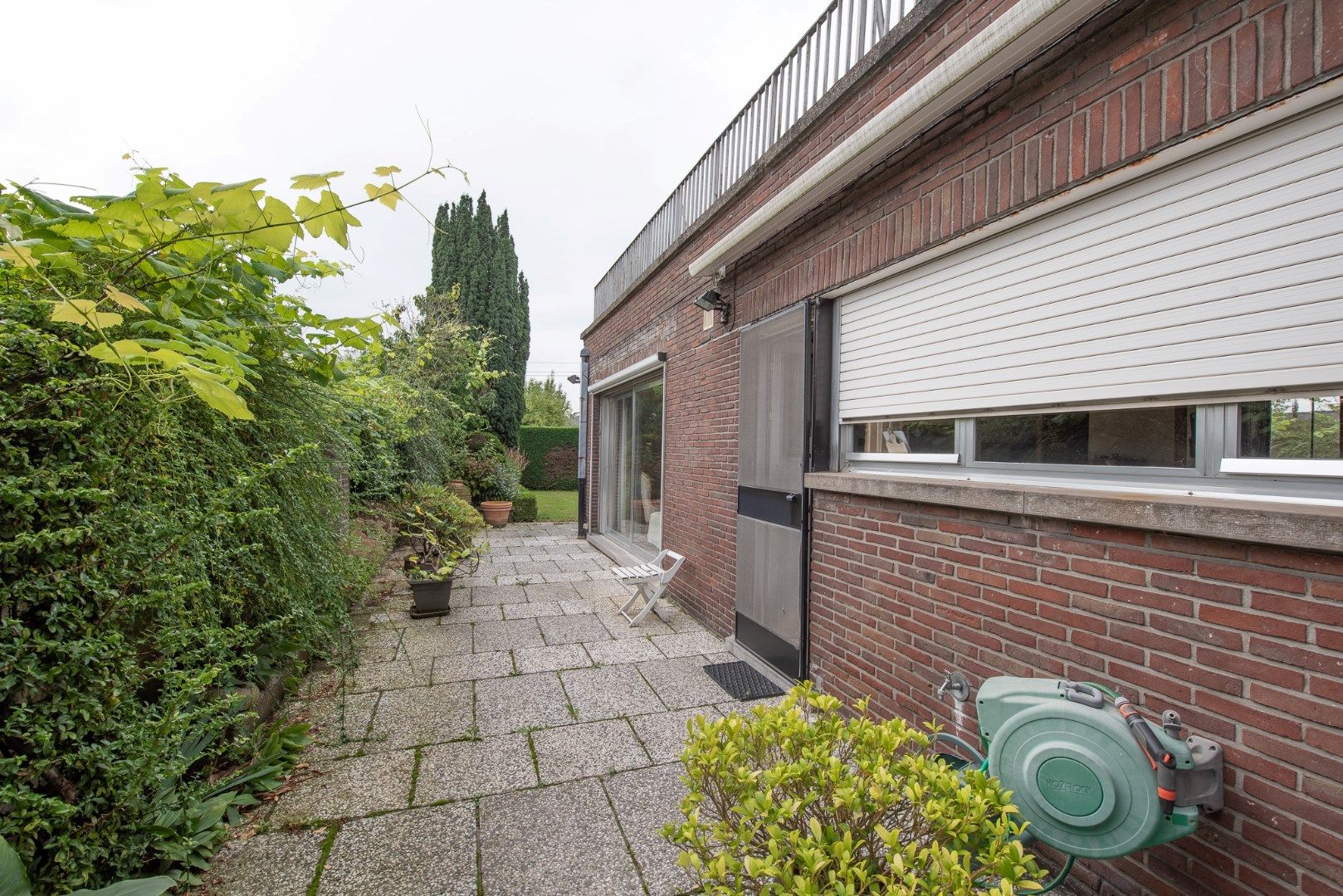 TE KOOP: Stevige woning met praktijkruimte en 4 slaapkamers op gunstige ligging te Waregem.  foto 19