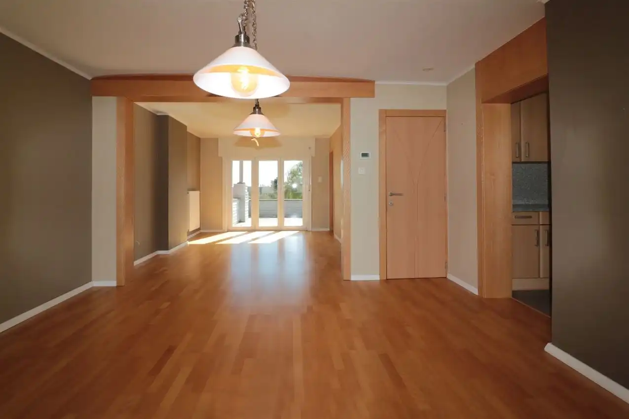 Handelswoonst met volledig uitgeruste frituur en appartement foto 16