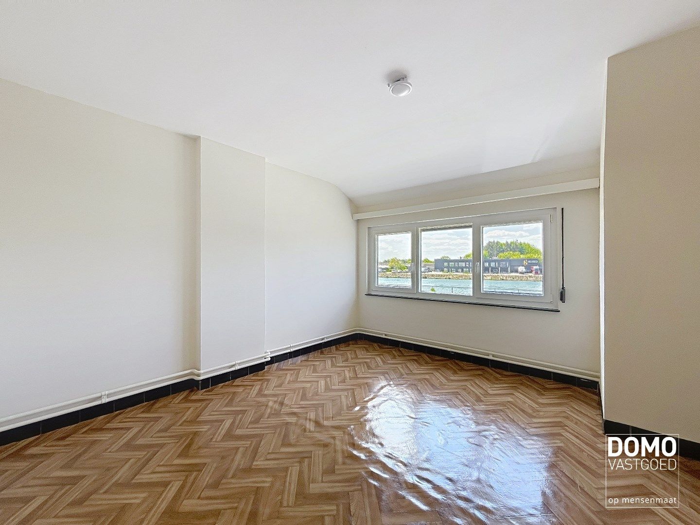 RUIME WONING MET TUIN, GARAGE & 3 SLAAPKAMERS RUSTIG GELEGEN LANGS HET KANAAL MET EPC C TE BERINGEN foto 20
