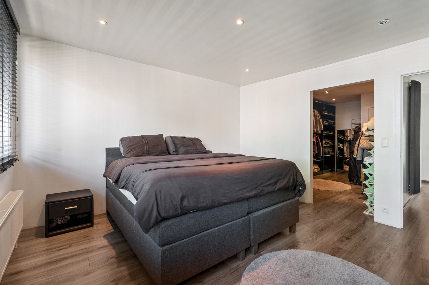 Instapklare, stijlvol gerenoveerde woning met tuin in hartje Broechem foto 13