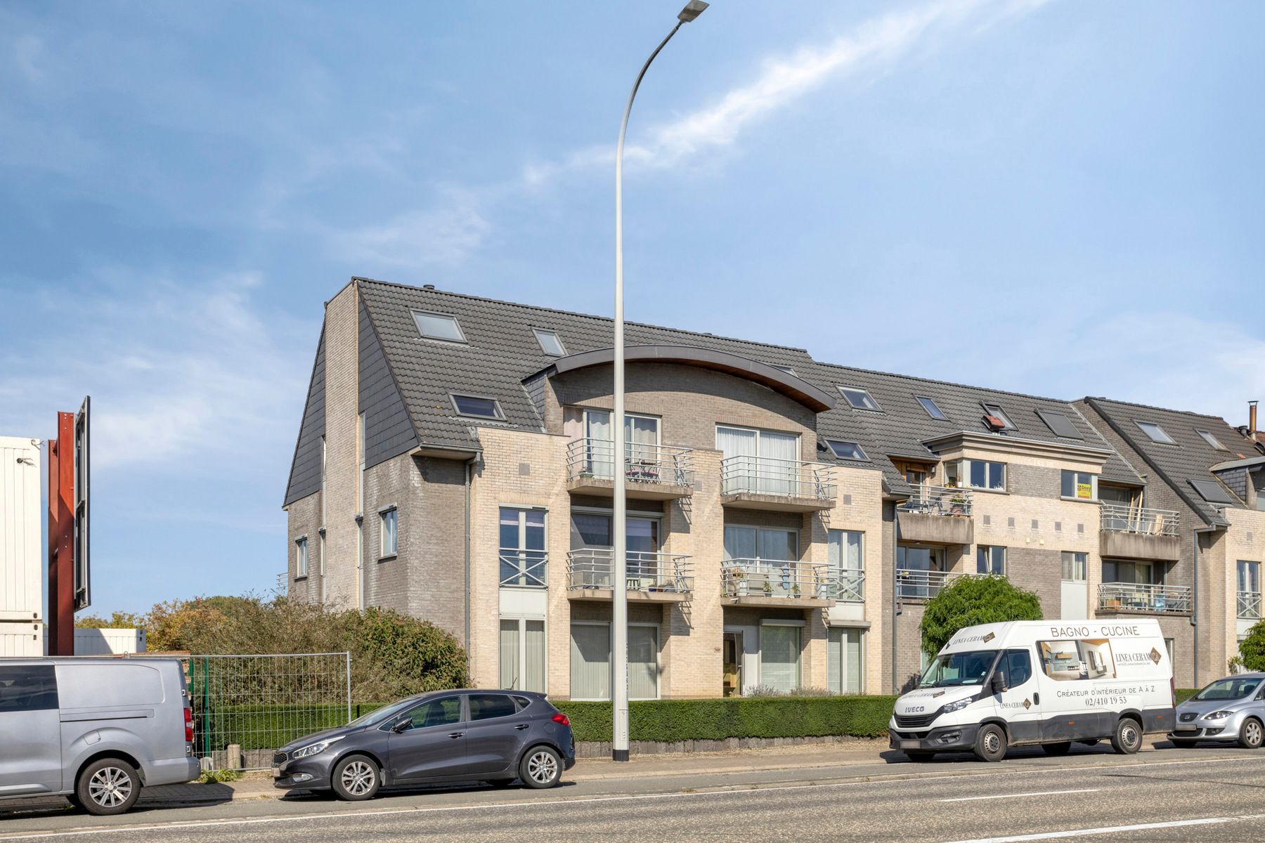 Ruim appartement met 3 slaapkamers! foto 2