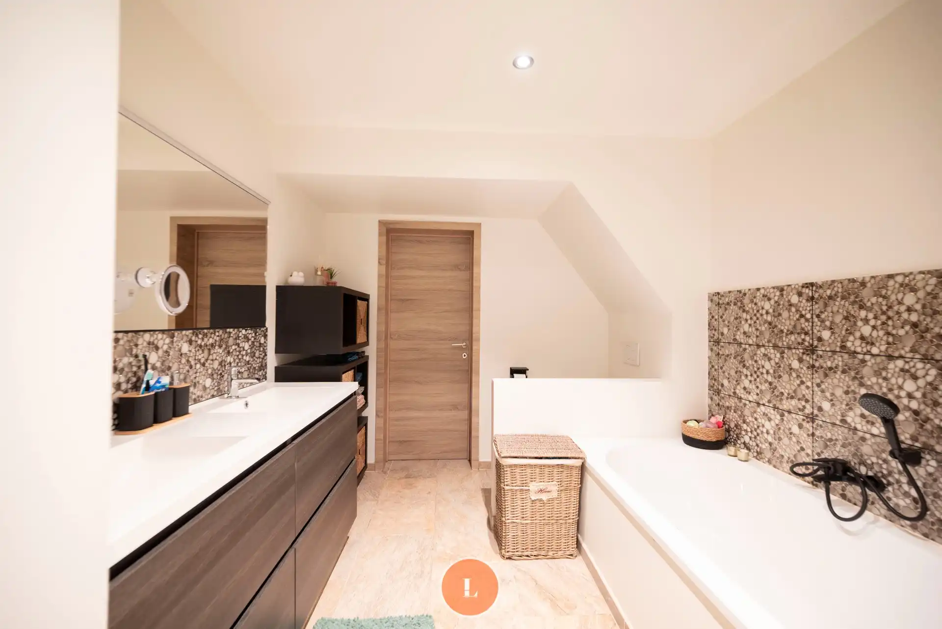 Instapklare woning met garage en tuin in Rekkem foto 9