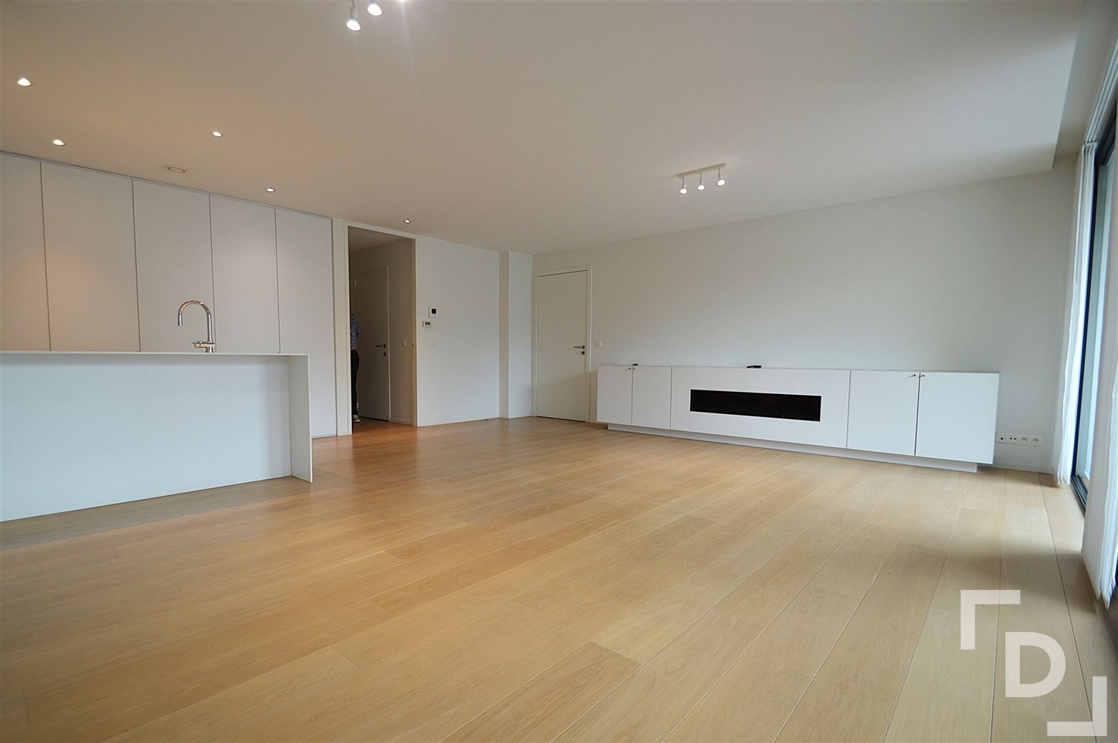 Prachtig afgewerkt appartement op de Grote Markt in Poperinge. foto 5