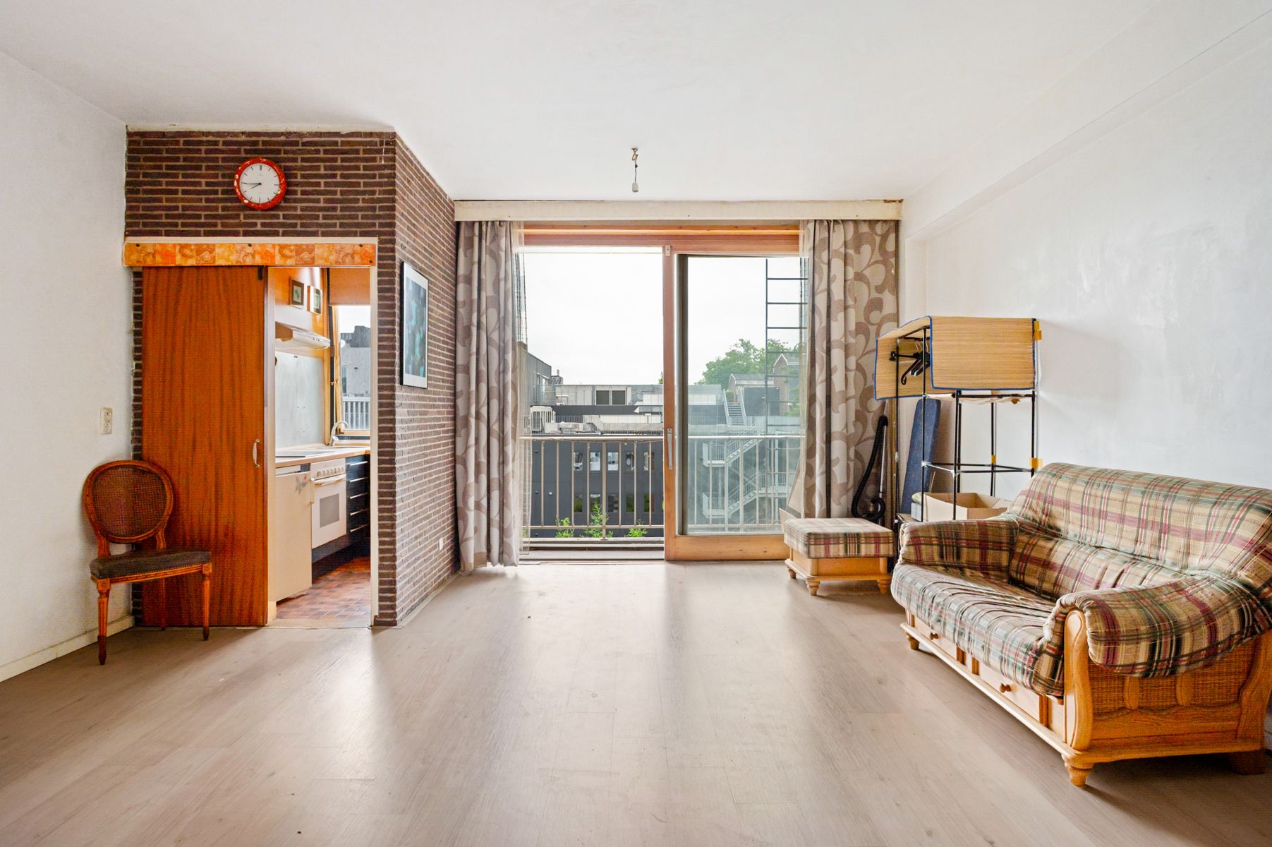 Studio met terras, veel licht en veel potentieel foto 6