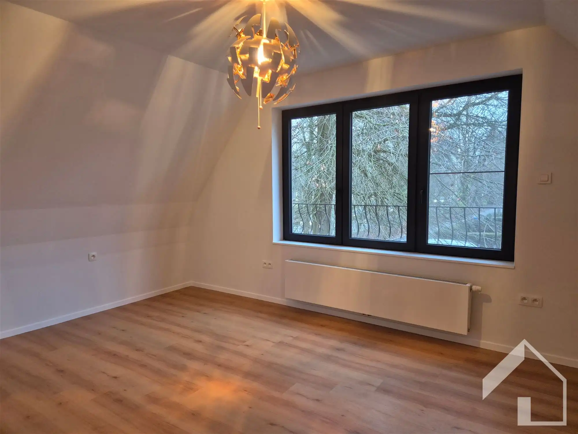 Lichtrijke huurwonig met leuke tuin, terras,oprit en 3 ruime slaapkamers nabij het centrum van Maria-ter-heid (Brasschaat) foto 14